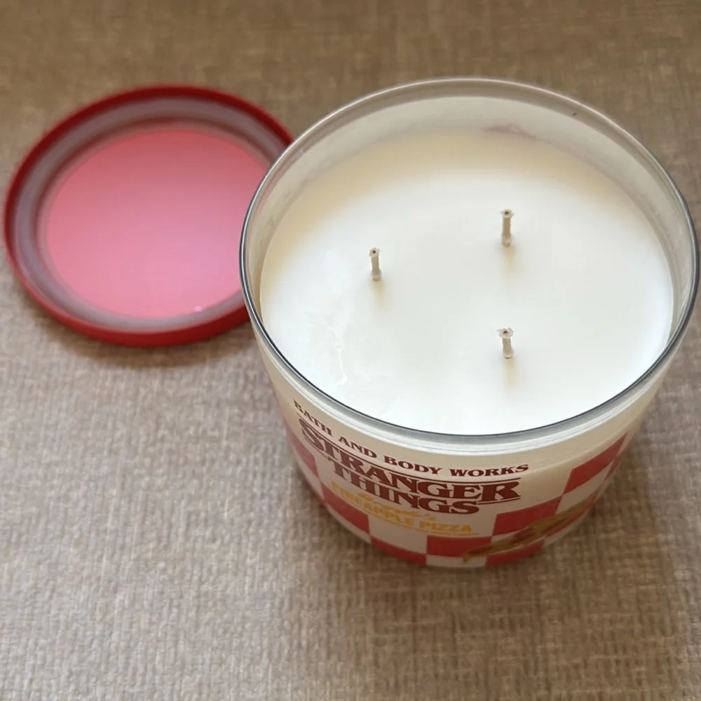 Bath & Body Works X Stranger Things Argyle’s Pineapple Pizza Candle